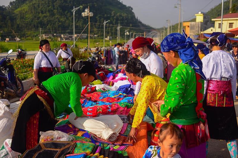 Chợ Đồng Văn là một trong những nơi mua bán nhộn nhịp nhất Hà Giang