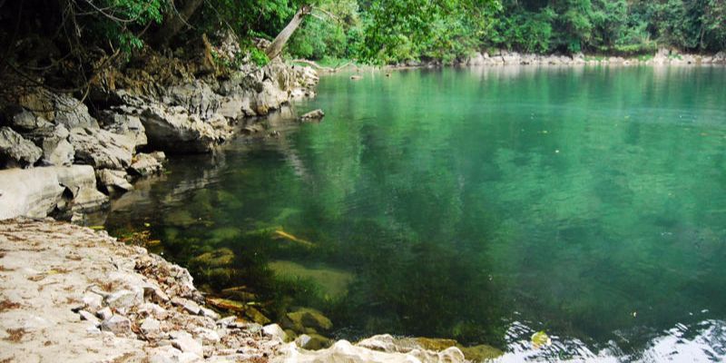 Ao Tiên với cảnh sắc thơ mộng đẹp như tranh vẽ