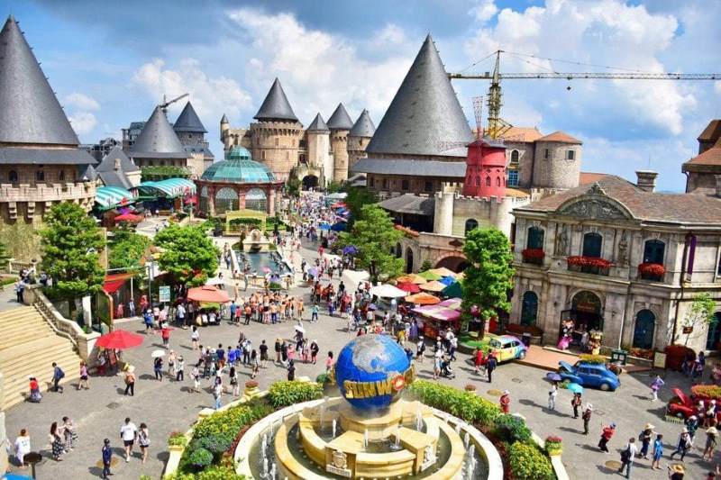 Bà Nà Hills nằm khá gần trung tâm TP. Đà Nẵng