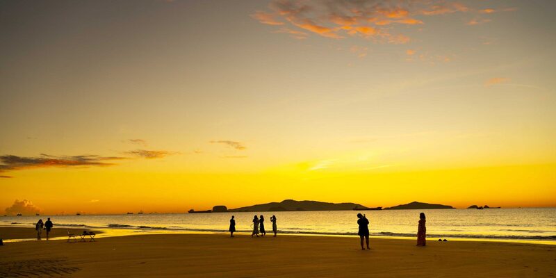 Ngắm bình minh trên biển bãi Đông Nghi Sơn tuyệt đẹp