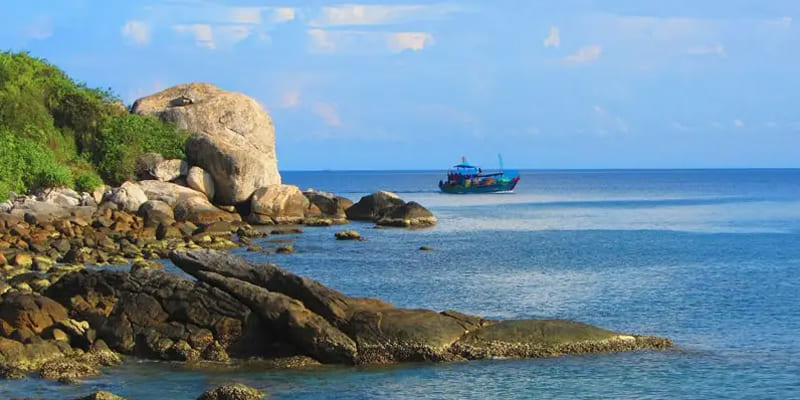 Bãi biển đẹp, trong xanh và hoang sơ nhất miền Trung