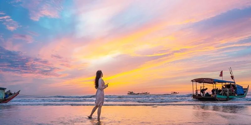 Từ trung tâm Tĩnh Gia đến bãi biển khá gần