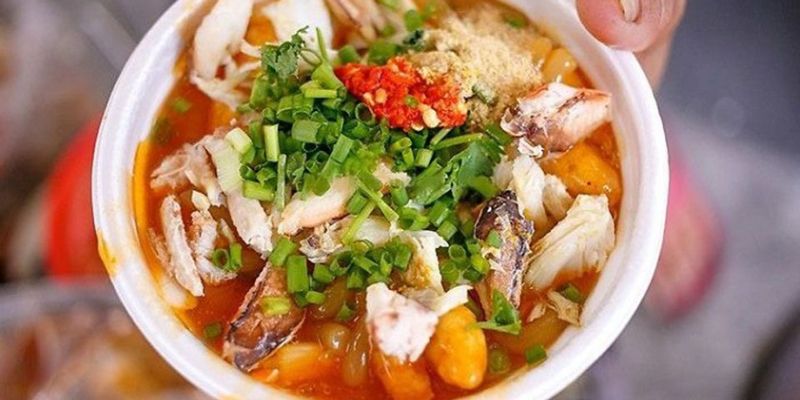 Bánh canh cua hấp dẫn với nước dùng sánh quyện