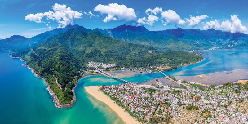 Thời điểm lý tưởng để tham quan bãi biển là mùa hè