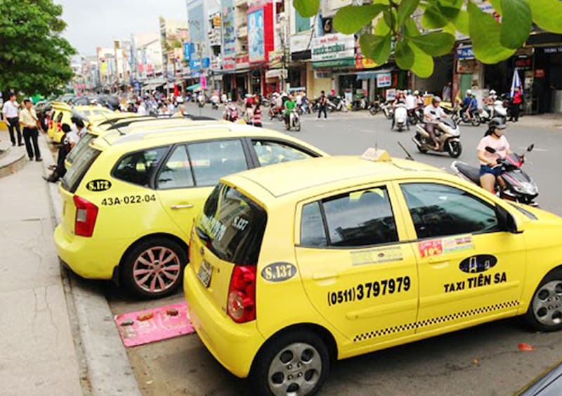 Di chuyển từ bến xe Đà Nẵng tới biển Mỹ Khê bằng taxi tiện lợi