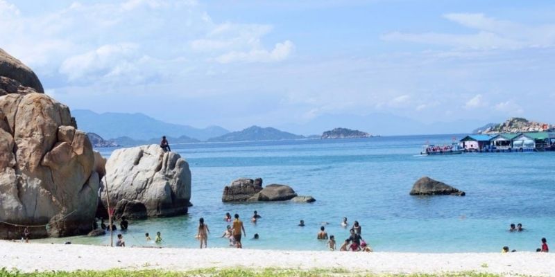 Trải nghiệm trekking giữa khung cảnh hoang sơ hùng vĩ của Ninh Thuận