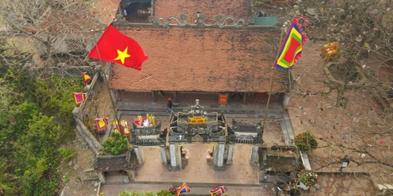 Đền Độc Cước gắn liền với truyền thuyết người khổng lồ xả thân đánh quỷ biển