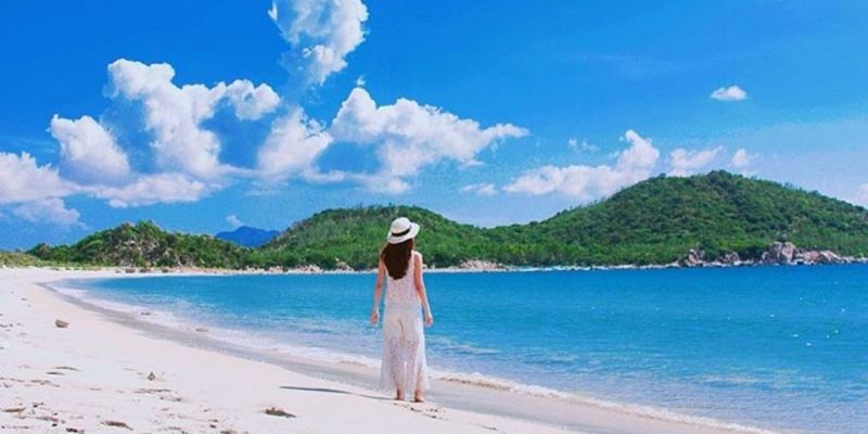 Hình ảnh toàn cảnh bãi Bình Tiên trong lành, yên bình