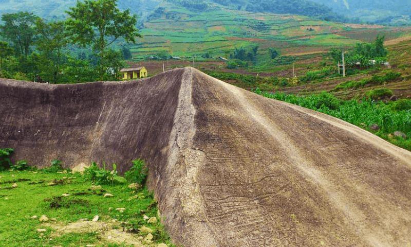 Bãi đá cổ ấn tượng với nhiều hình dáng khác nhau