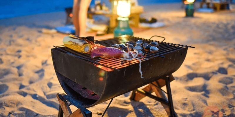 Trải nghiệm ăn hải sản nướng tươi rói bên cạnh bãi biển