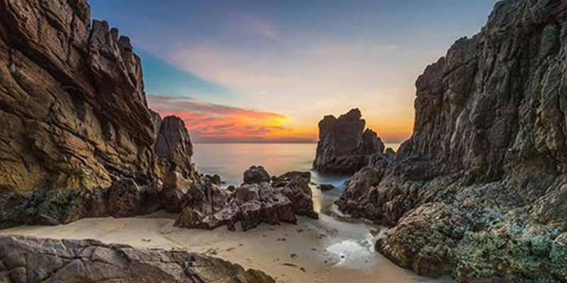 Bãi đá gắn liền với các sự tích và giai thoại thú vị