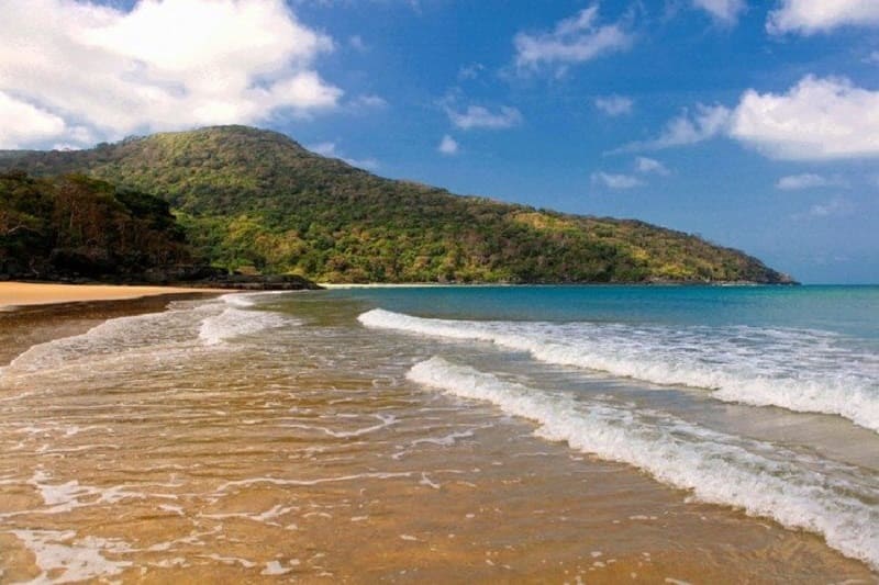 Bãi Đầm Trầu mang vẻ đẹp bí ẩn, độc đáo