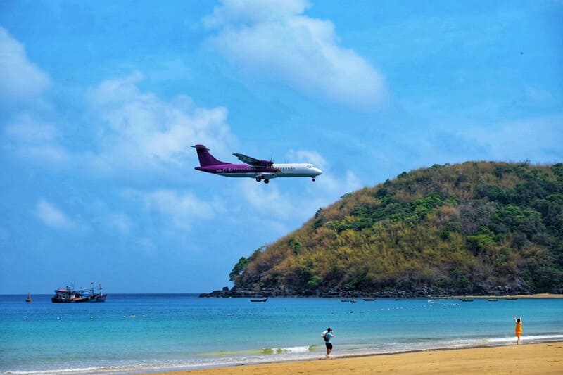 Nhìn ngắm máy bay trên bầu trời