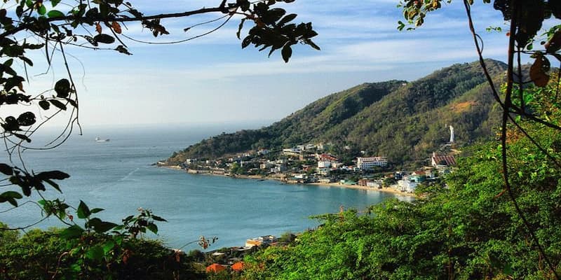 Khám phá Bãi Dâu để cảm nhận được sự yên bình