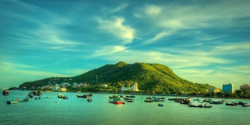 Tới Bãi Dâu để thưởng thức những món ăn chế biến từ hải sản