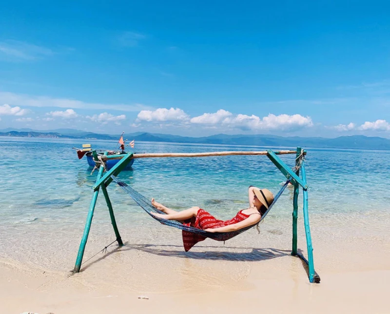 Bãi Gala với làn nước biển trong xanh