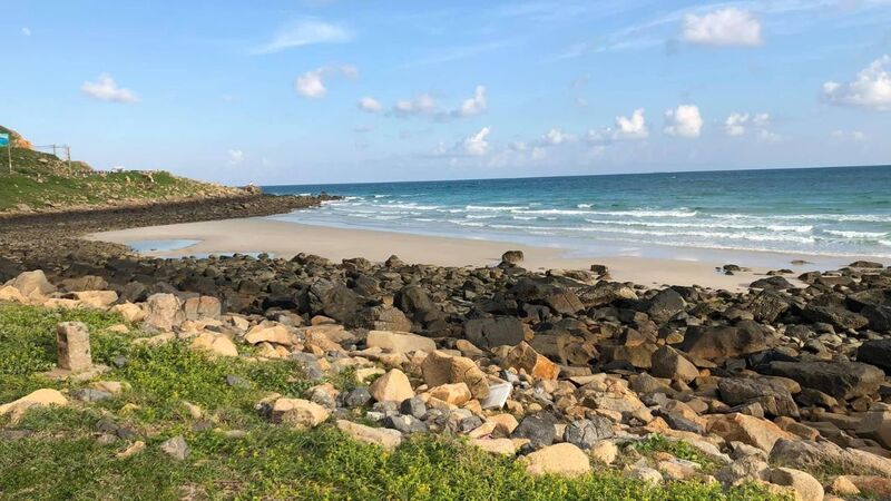 Giữ gìn vệ sinh Bãi Nhát sạch đẹp sau khi tham quan