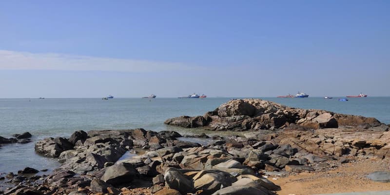 Thời tiết nắng đẹp tại bãi tắm Chí Linh