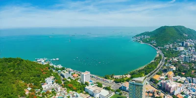 Đi Bãi Trước vào cuối tuần để tránh tình trạng đông khách