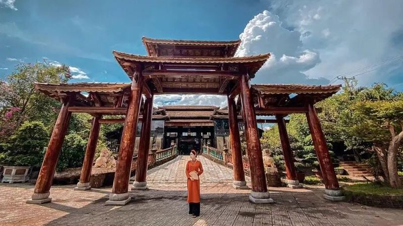 Bạn có thể chuẩn bị trang phục truyền thống chụp hình