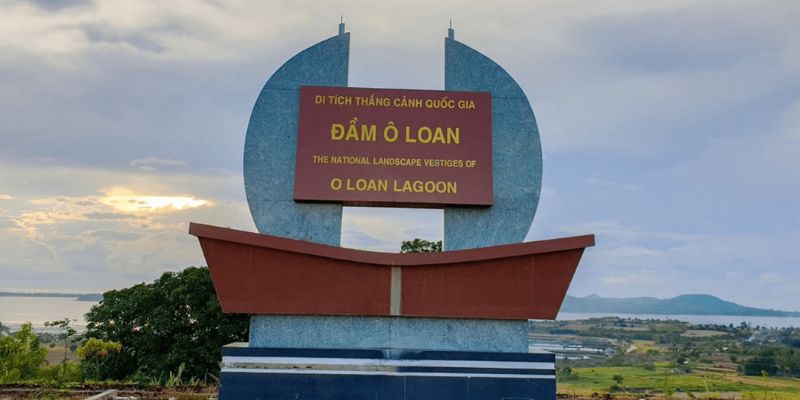 Biển bảng giới thiệu vị trí Đầm Ô Loan