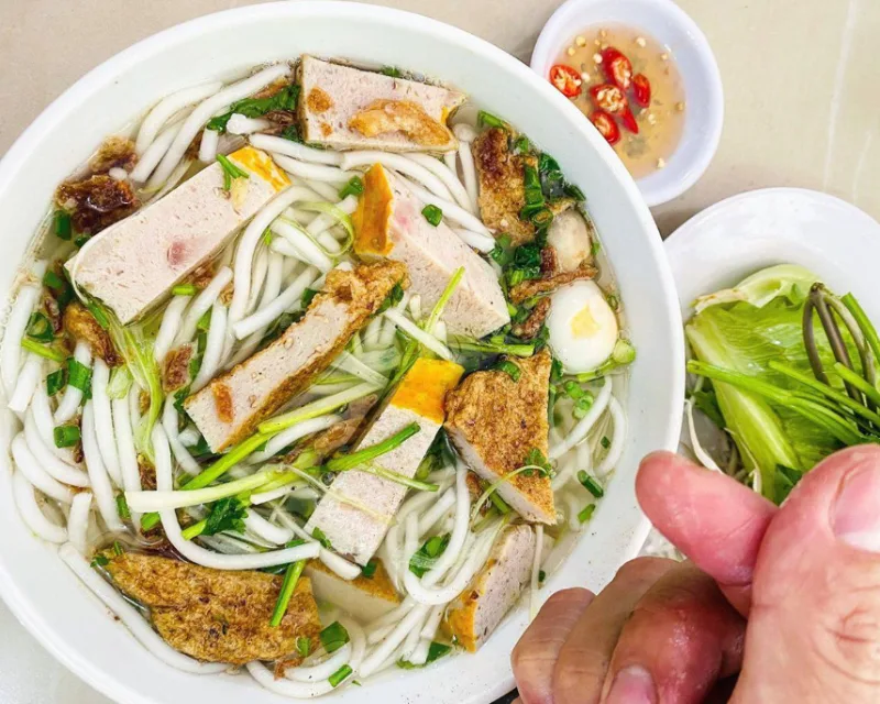 Bánh canh chả cá với hương vị đậm đà