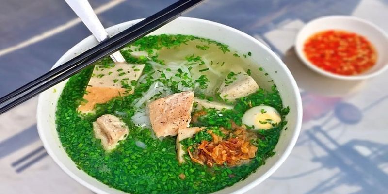 Bánh canh hẹ là món ăn dân dã gắn liền với ẩm thực Tuy Hòa