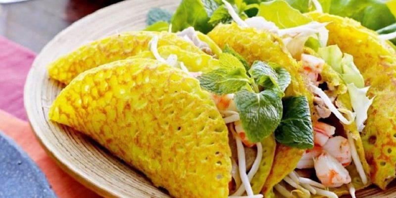 Bánh xèo hải sản tươi ngon đậm đà 