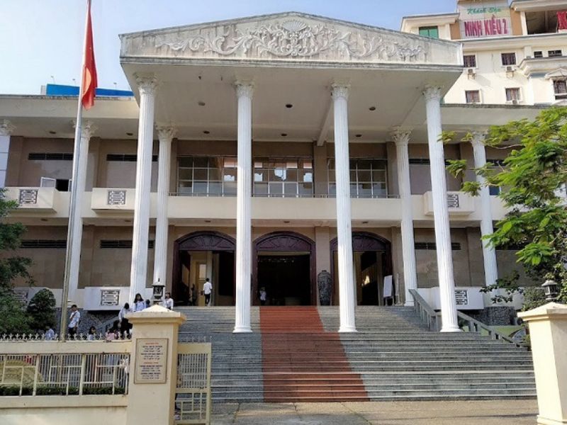 Cổng chính của bảo tàng Cần Thơ