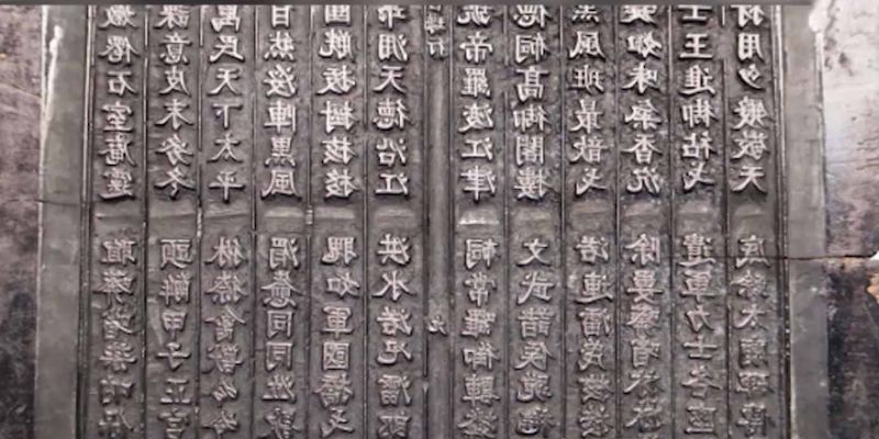 Cận cảnh bảo vật quốc gia Mộc Bản trăm tuổi ở Chùa Dâu