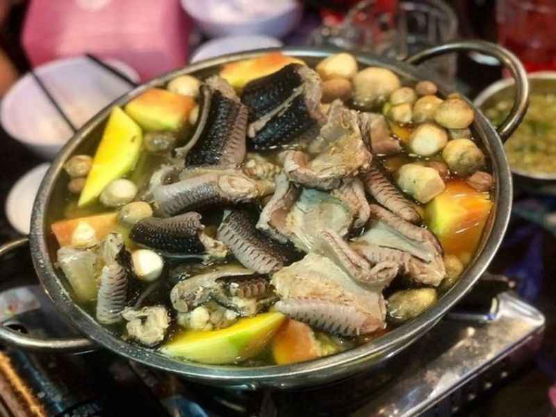 Ăn lẩu rắn Cần Thơ tại Bến Ninh Kiều