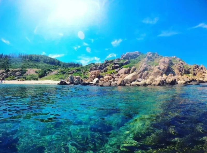 Biển Cù Lao Xanh ngập tràn ánh nắng