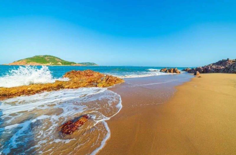 Biển Dại tách khỏi cuộc sống tấp nập