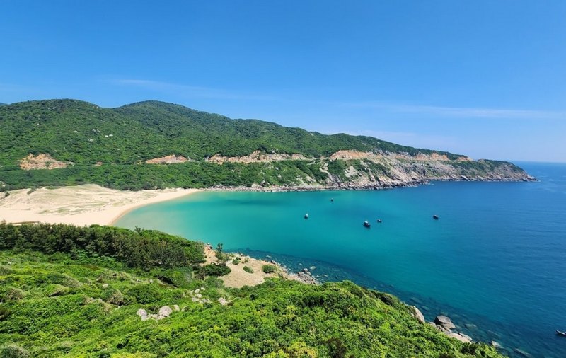 Trải nghiệm du lịch biển Phú Yên Biển Phú Yên, vẻ đẹp hoang sơ làm say lòng du khách