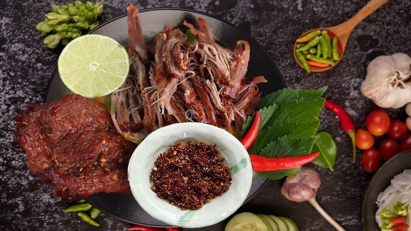 Bò một nắng là đặc sản của Phú Yên nên thử