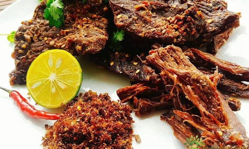 Bò một nắng muối kiến nổi tiếng của Phú Yên