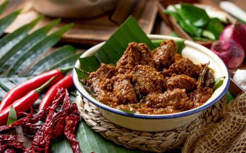 Bò Rendang một món ăn tuyệt vời của Malaysia