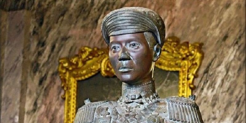 Bức tượng đồng được điêu khắc bằng những nghệ nhân lành nghề