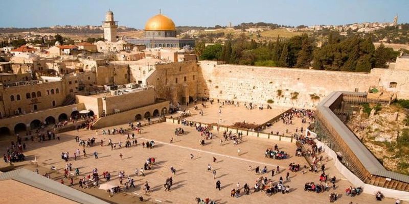 Bức tường than khóc là nơi linh thiêng của người Do Thái
