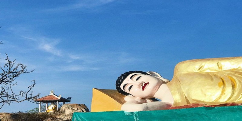 Các bức tượng Phật cổ kính