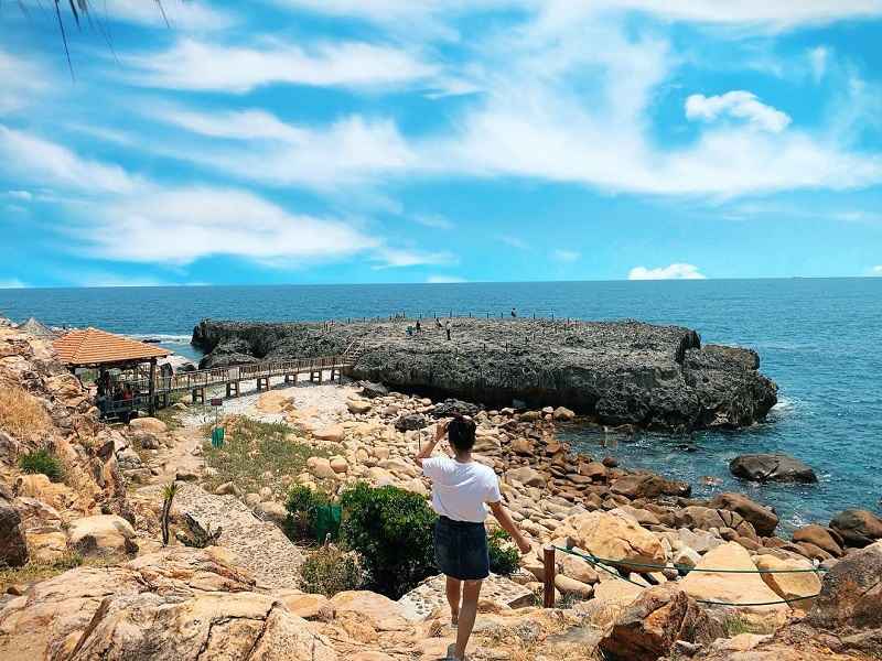 Hang Rái tạo nên một khung cảnh hùng vĩ khó cưỡng.