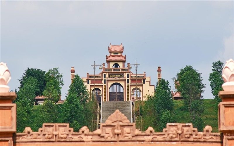 Khu tâm linh Bảo Sơn Thiên Ấn điểm du lịch tâm linh nổi tiếng.