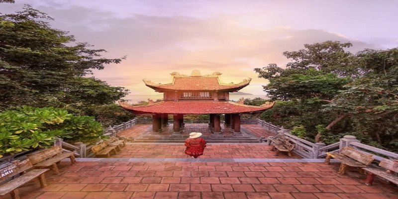 Hãy ghé thăm Chùa Núi Một (Vân Sơn Tự) để ngắm toàn cảnh Côn Đảo