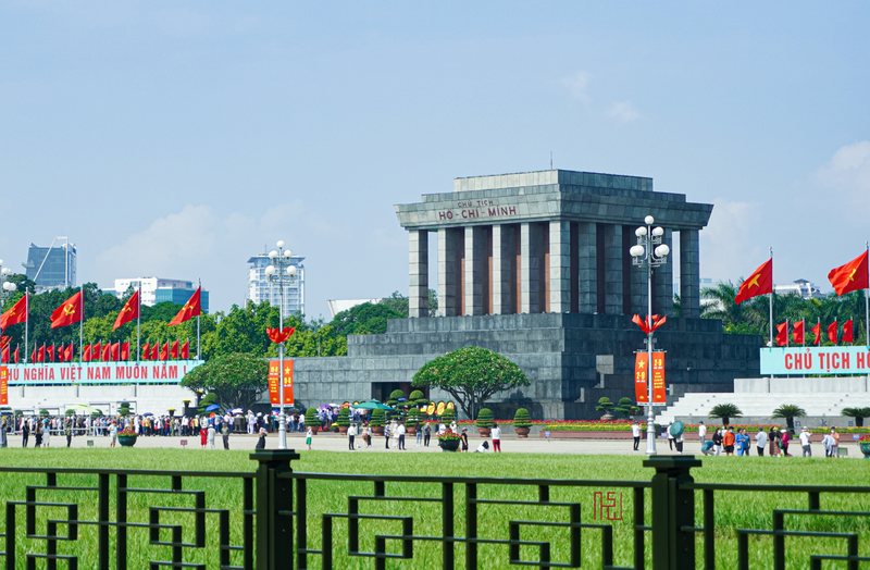 Lăng Chủ tịch Hồ Chí Minh và quảng trường Ba Đình