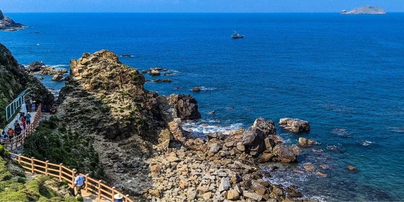 Con đường vòng quanh lưng chừng núi độc đáo