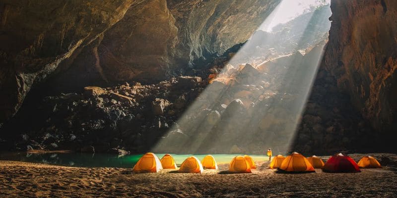 Cắm trại qua đêm trải nghiệm cuộc sống hoang dã trong lòng hang