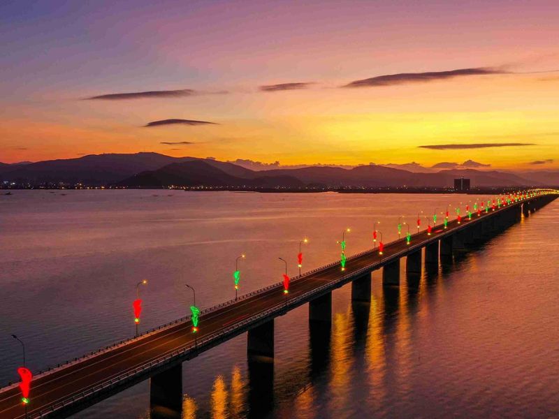 Cận cảnh Cầu Thị Nại về đêm