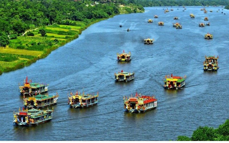 Cận cảnh đoàn thuyền rồng mở đầu lễ hội 