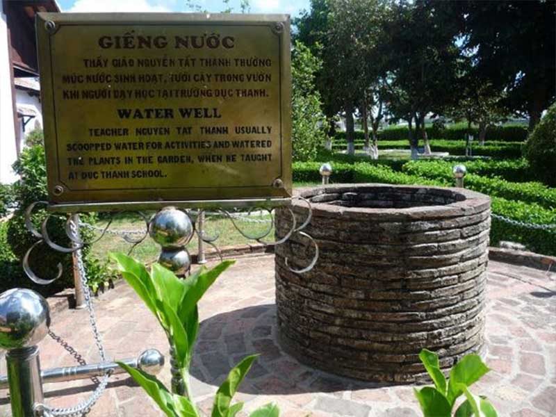 Cận cảnh giếng nước trăm năm tuổi nơi đây