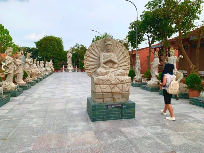 Cận cảnh tượng Quan Thế Âm nghìn tay